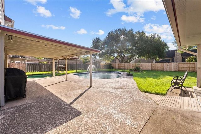 1016 Glenshannon Avenue, Friendswood, TX 77546
