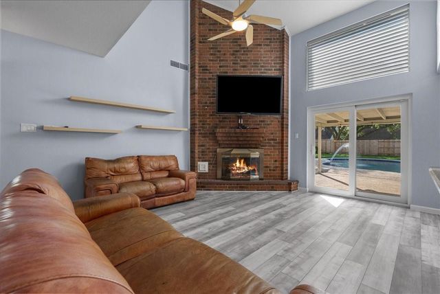 1016 Glenshannon Avenue, Friendswood, TX 77546