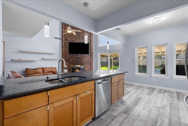 1016 Glenshannon Avenue, Friendswood, TX 77546