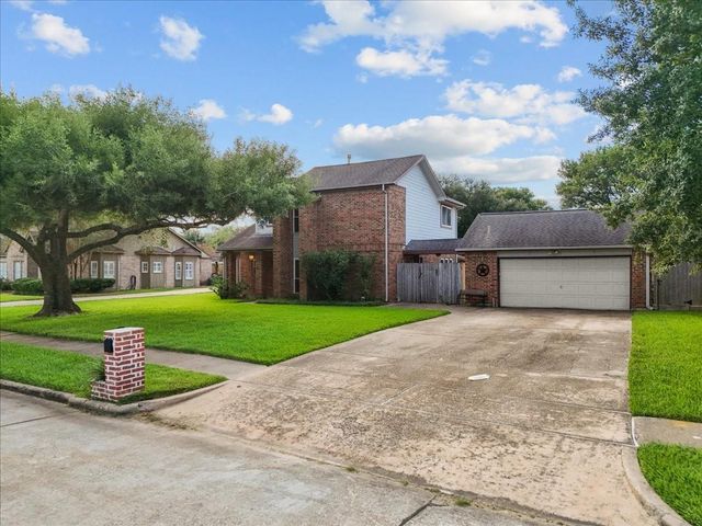 1016 Glenshannon Avenue, Friendswood, TX 77546