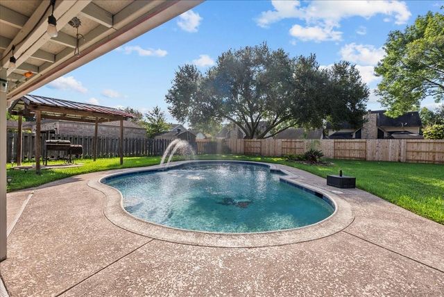 1016 Glenshannon Avenue, Friendswood, TX 77546