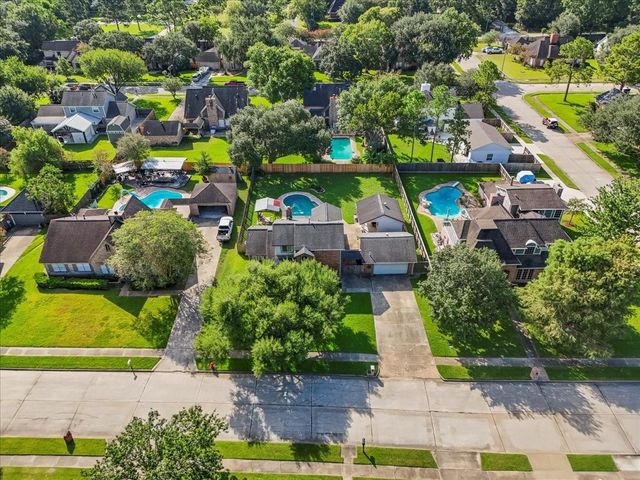 1016 Glenshannon Avenue, Friendswood, TX 77546