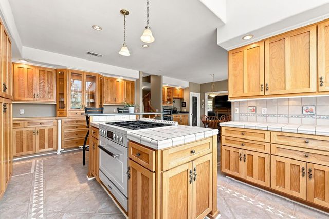 180 Rainbow Valley Ln, Newcastle, CA 95658
