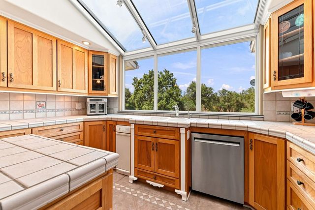 180 Rainbow Valley Ln, Newcastle, CA 95658