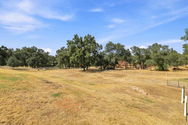 180 Rainbow Valley Ln, Newcastle, CA 95658