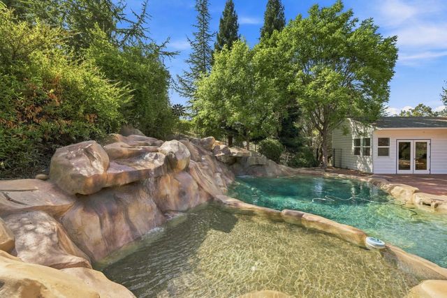 180 Rainbow Valley Ln, Newcastle, CA 95658