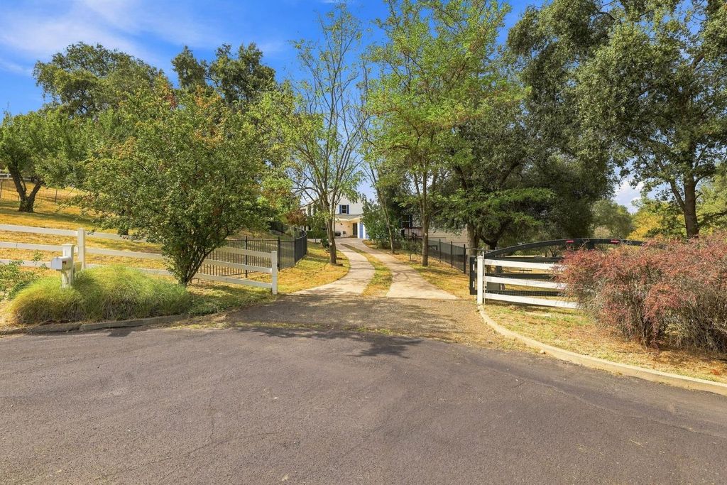 180 Rainbow Valley Ln, Newcastle, CA 95658