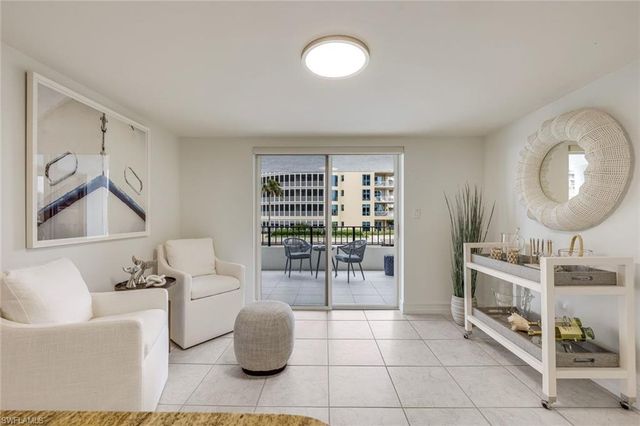 4451 Gulf Shore BLVD N 406, Naples, FL 34103