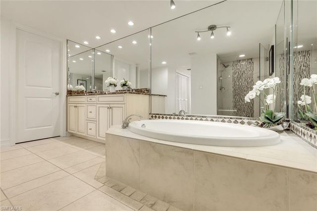 4451 Gulf Shore BLVD N 406, Naples, FL 34103