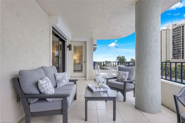 4451 Gulf Shore BLVD N 406, Naples, FL 34103