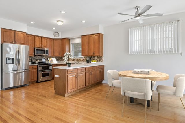 4538 S Saint Lawrence Avenue, Chicago, IL 60653