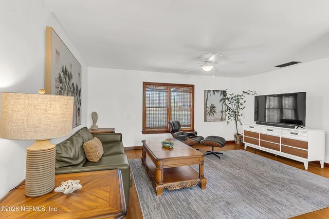 3560 MARTIN Avenue, Mount Dora, FL 32757