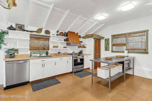 3560 MARTIN Avenue, Mount Dora, FL 32757