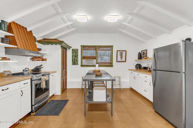 3560 MARTIN Avenue, Mount Dora, FL 32757