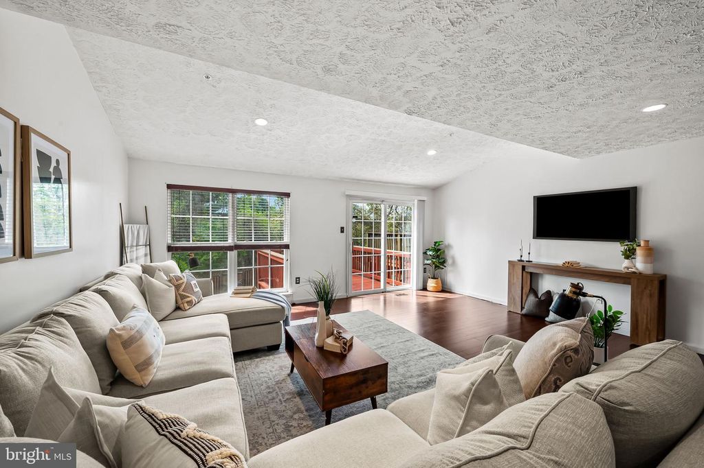 Image 4 of property listing at 518 JUNE APPLE CT, Abingdon, MD 21009