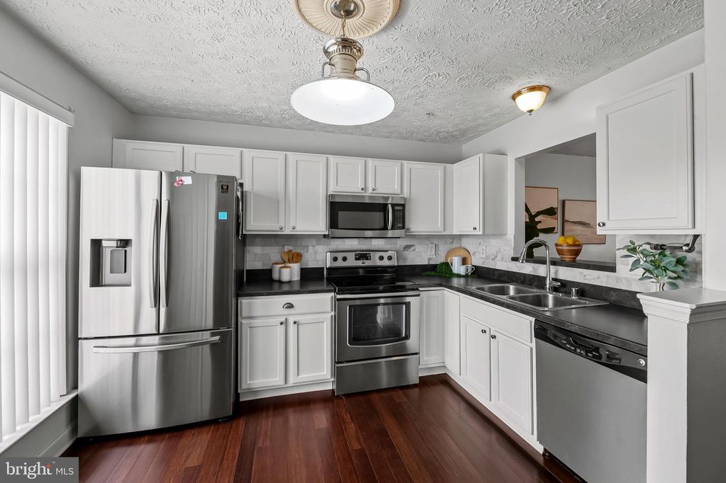 Image 5 of property listing at 518 JUNE APPLE CT, Abingdon, MD 21009