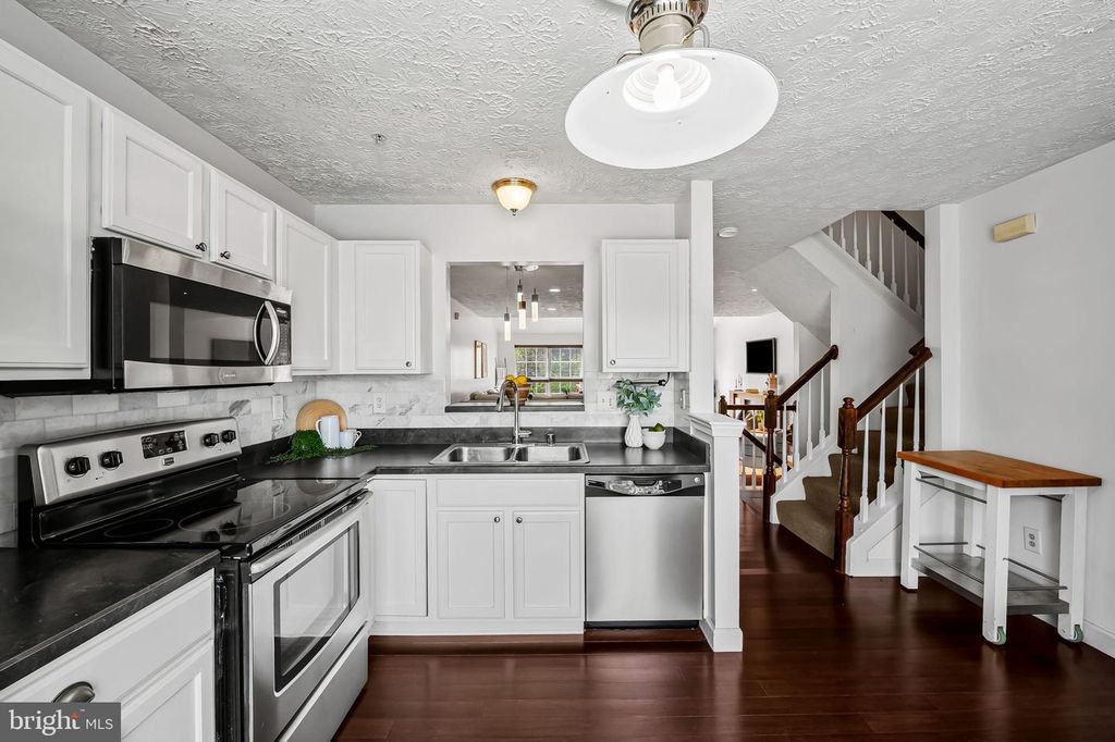 Image 6 of property listing at 518 JUNE APPLE CT, Abingdon, MD 21009