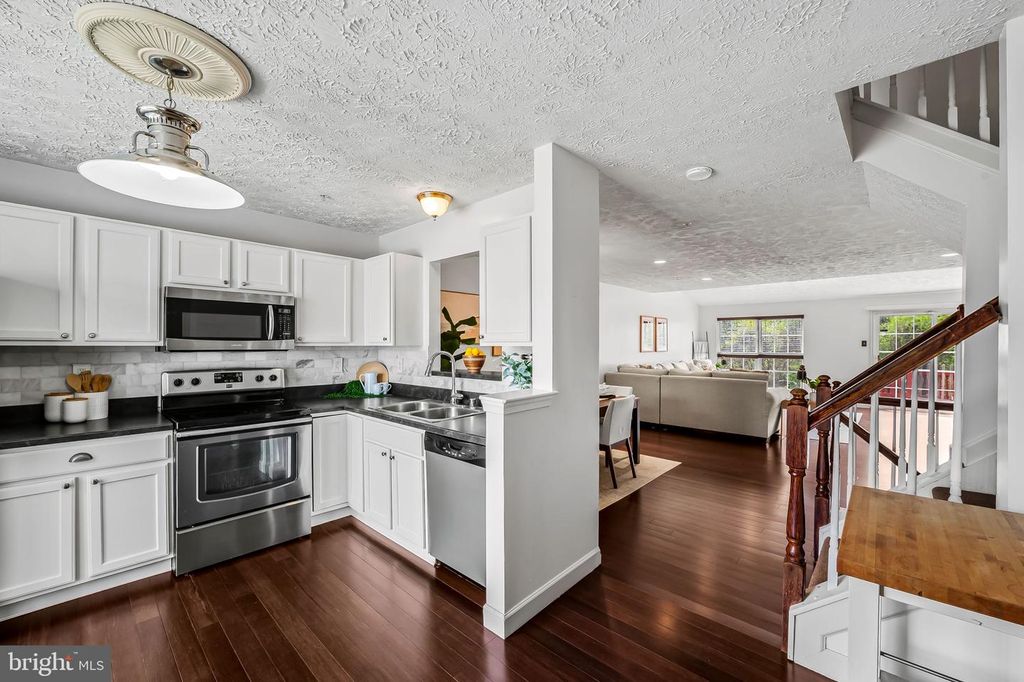 Image 7 of property listing at 518 JUNE APPLE CT, Abingdon, MD 21009