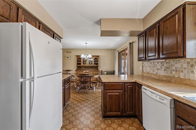 37715 Saint Martins Street, Livonia, MI 48152