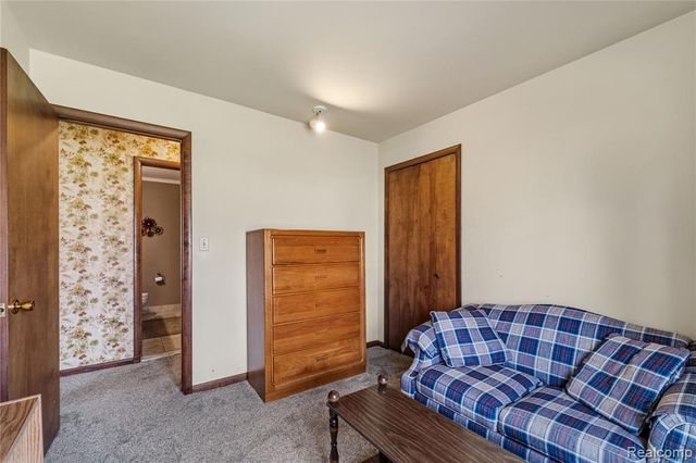 37715 Saint Martins Street, Livonia, MI 48152