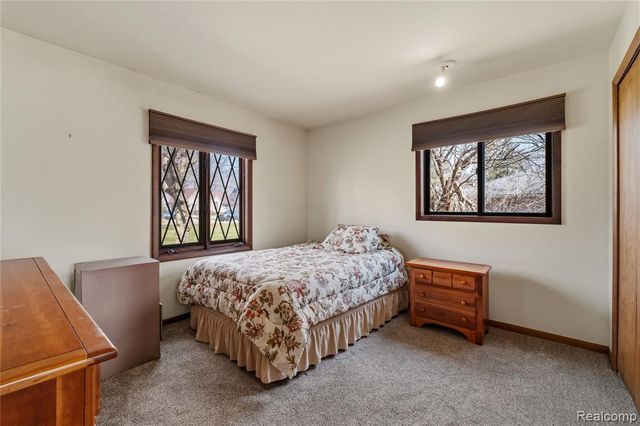 37715 Saint Martins Street, Livonia, MI 48152