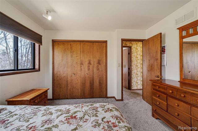 37715 Saint Martins Street, Livonia, MI 48152