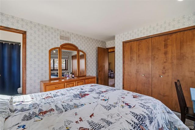 37715 Saint Martins Street, Livonia, MI 48152