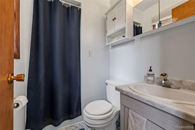 37715 Saint Martins Street, Livonia, MI 48152