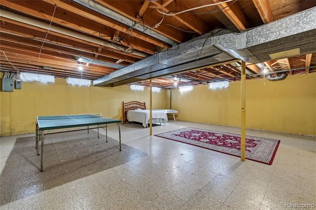 37715 Saint Martins Street, Livonia, MI 48152