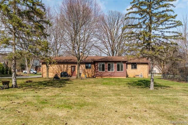 37715 Saint Martins Street, Livonia, MI 48152