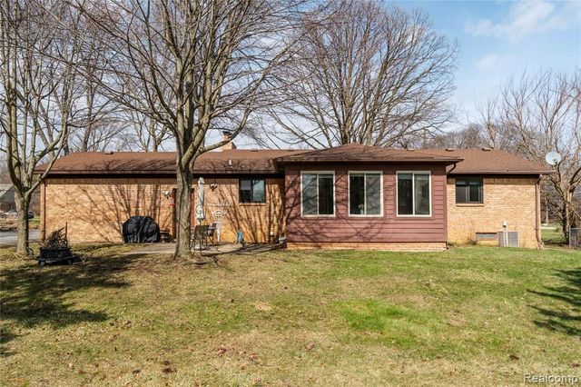 37715 Saint Martins Street, Livonia, MI 48152