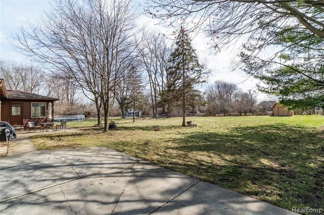 37715 Saint Martins Street, Livonia, MI 48152