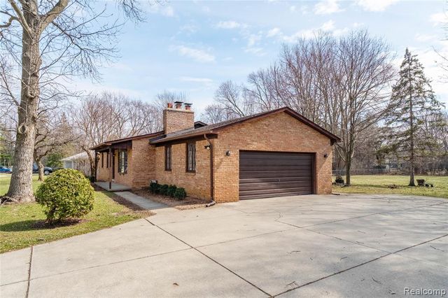37715 Saint Martins Street, Livonia, MI 48152