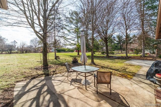 37715 Saint Martins Street, Livonia, MI 48152