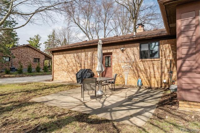 37715 Saint Martins Street, Livonia, MI 48152