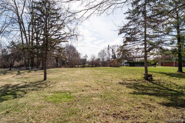 37715 Saint Martins Street, Livonia, MI 48152