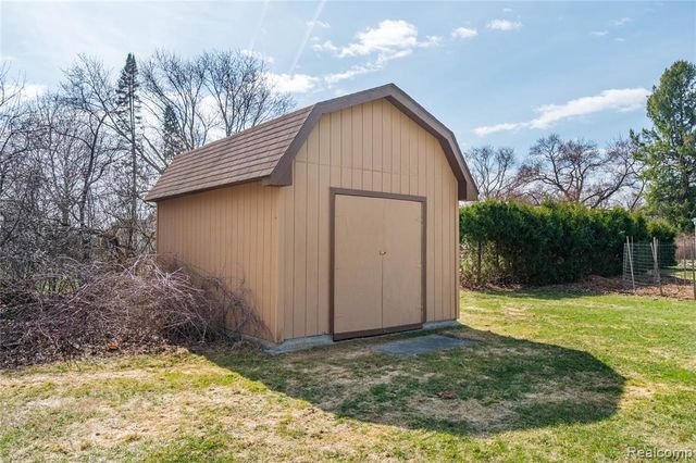 37715 Saint Martins Street, Livonia, MI 48152