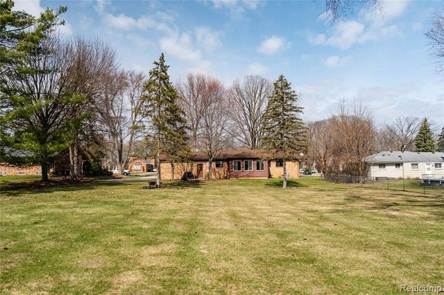 37715 Saint Martins Street, Livonia, MI 48152