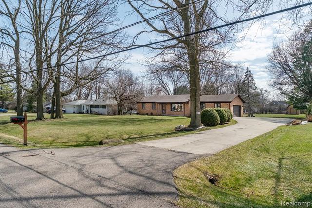 37715 Saint Martins Street, Livonia, MI 48152