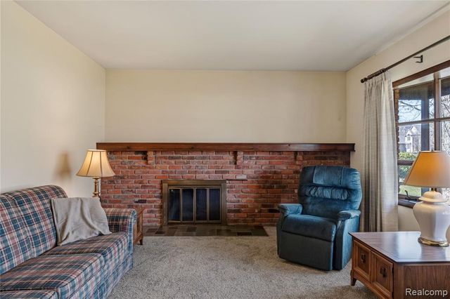 37715 Saint Martins Street, Livonia, MI 48152