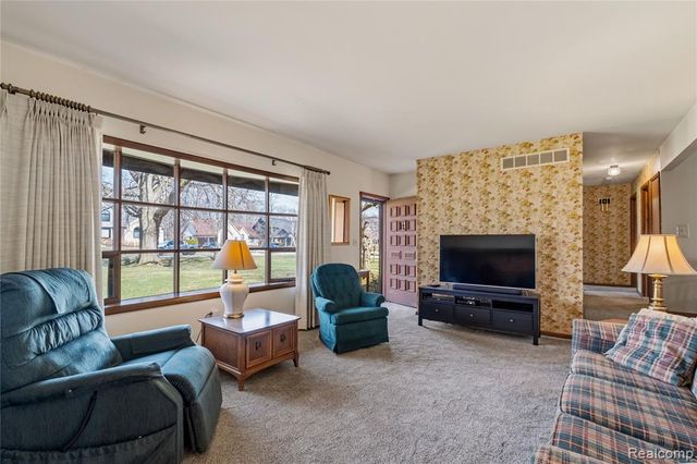 37715 Saint Martins Street, Livonia, MI 48152