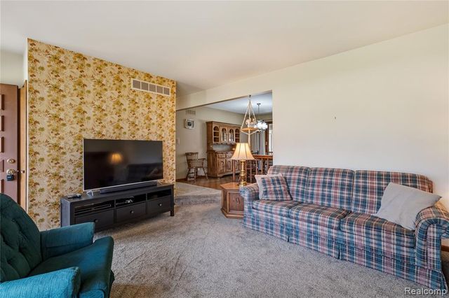 37715 Saint Martins Street, Livonia, MI 48152