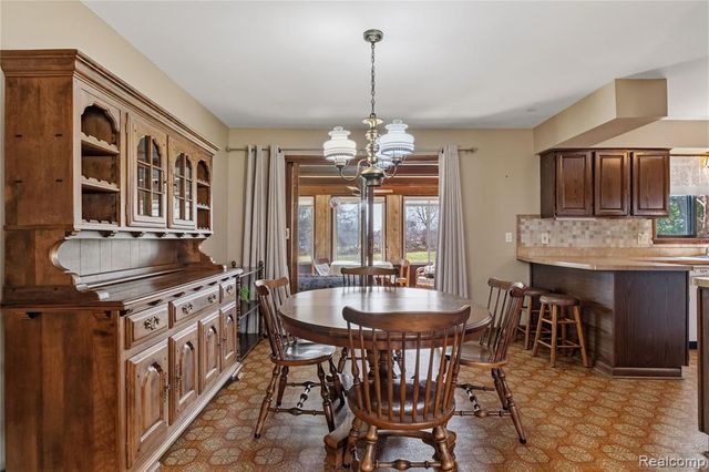 37715 Saint Martins Street, Livonia, MI 48152