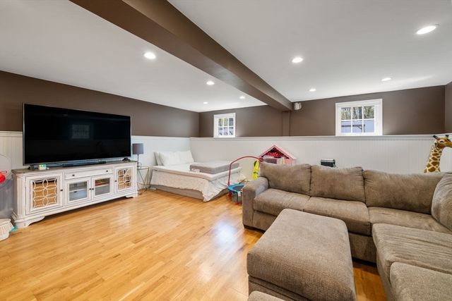21 French St, Hingham, MA 02043