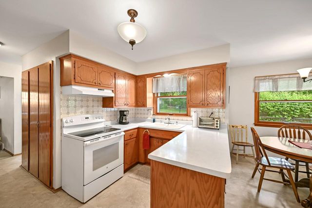 12780 Cardinal Crest DRIVE, Brookfield, WI 53005