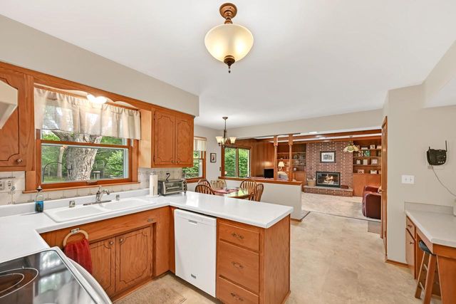 12780 Cardinal Crest DRIVE, Brookfield, WI 53005
