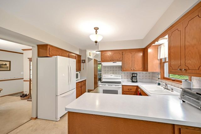 12780 Cardinal Crest DRIVE, Brookfield, WI 53005