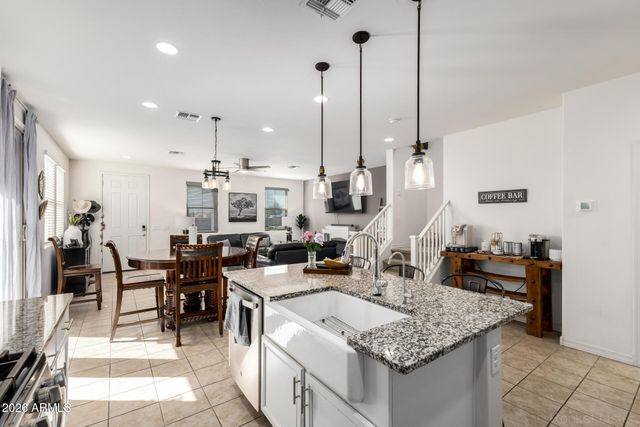 5813 W WARNER Street, Phoenix, AZ 85043