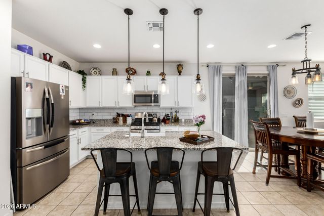 5813 W WARNER Street, Phoenix, AZ 85043