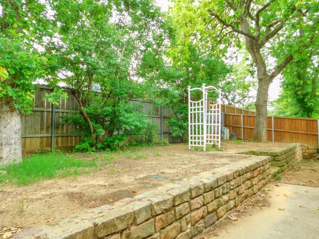 7917 Seven Oaks Lane, Denton, TX 76210